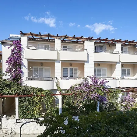 With A Parking Space Mavarstica, Ciovo - 17803 Apartment