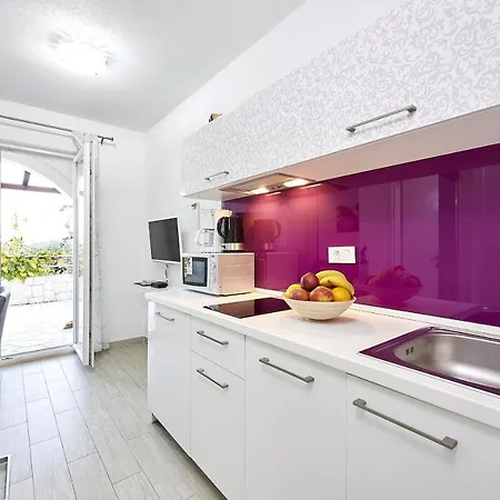 With A Parking Space Mavarstica, Ciovo - 17803 Apartment