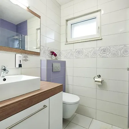 Διαμέρισμα With Parking Space Mavarstica, Ciovo - 17803 *