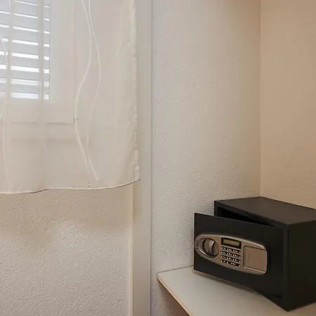 With A Parking Space Mavarstica, Ciovo - 17803 Apartment